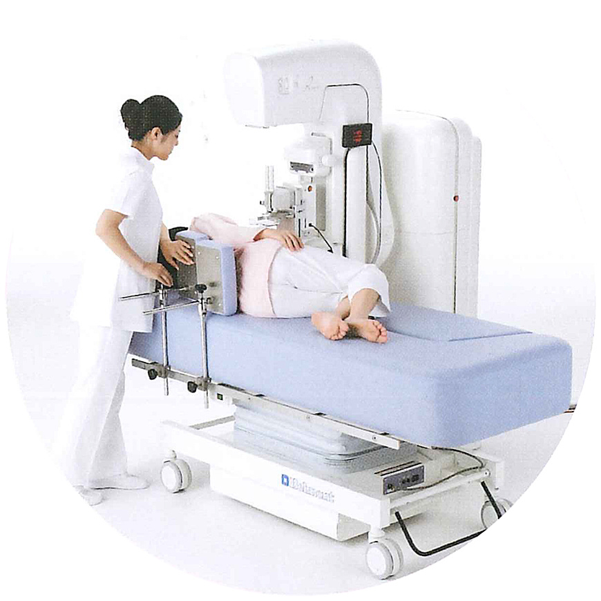 マンモグラフィー　乳房X線撮影装置　側臥位で撮影