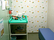 小児アレルギー科診察室内